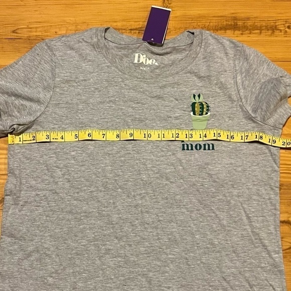 Doe. Plant Mom Cactus Design Women’s Gray Tee (Sz S) - Picture 4 of 5